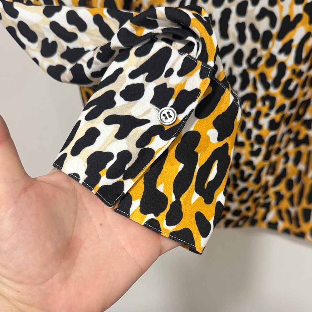 St. John Leopard Print Medium Shirt - Picture 10 of 10